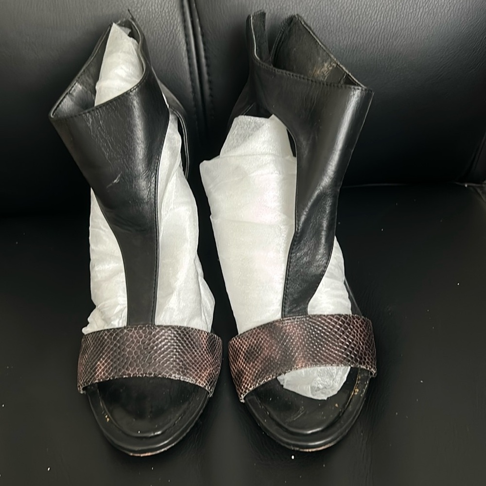 BCNGMaxazria heels